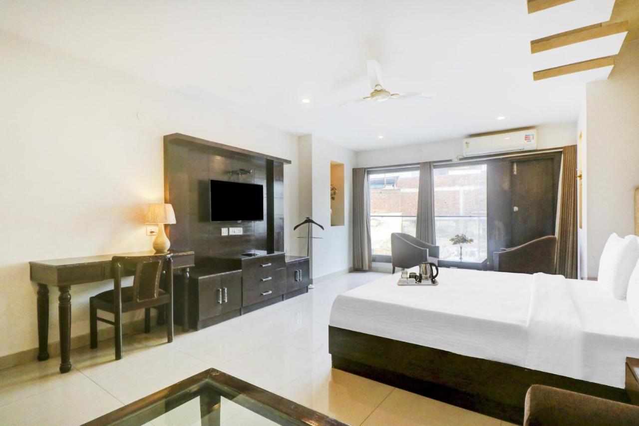 Hotel Townhouse 517 La Sapphire Near Delhi Airport Neu-Delhi Exterior foto