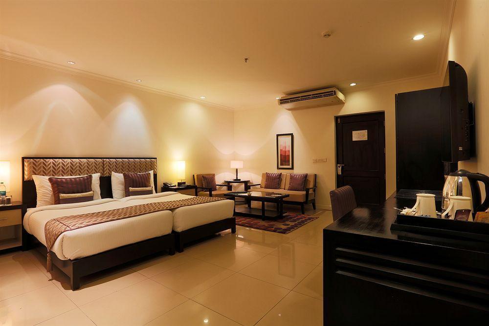 Hotel Townhouse 517 La Sapphire Near Delhi Airport Neu-Delhi Exterior foto